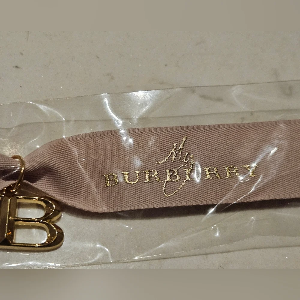 BURBERRY  Ribbon New 🎀 - Picture 8 of 9